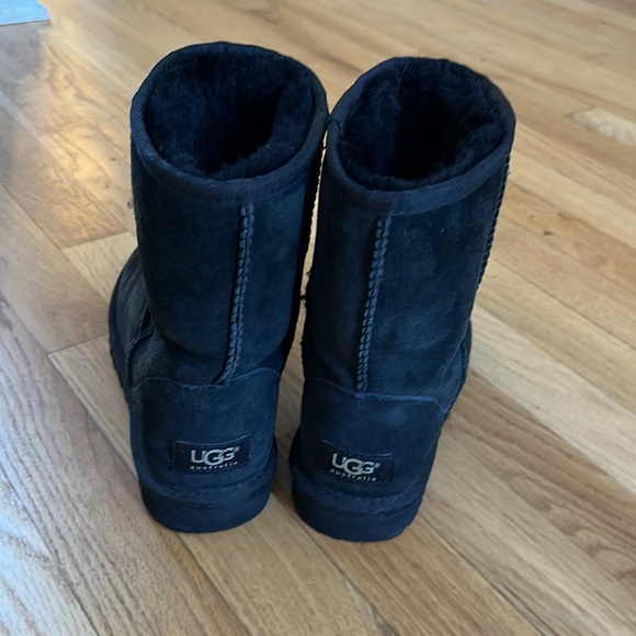 Women’s Ugg Classic Short Boots, Black, Size 5 - Picture 2 of 6